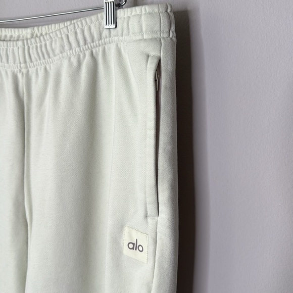 ALO Yoga Renown Heavy Weight Sweatpant in Limelight Size XL (Unisex) - Picture 4 of 9